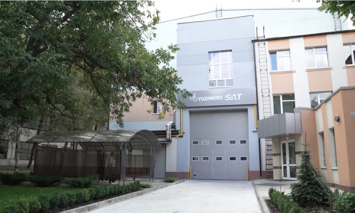 В КБ «ЮЖНОЕ» ОТКРЫТ ЦЕХ СБОРКИ И ИСПЫТАНИЙ СПУТНИКОВ